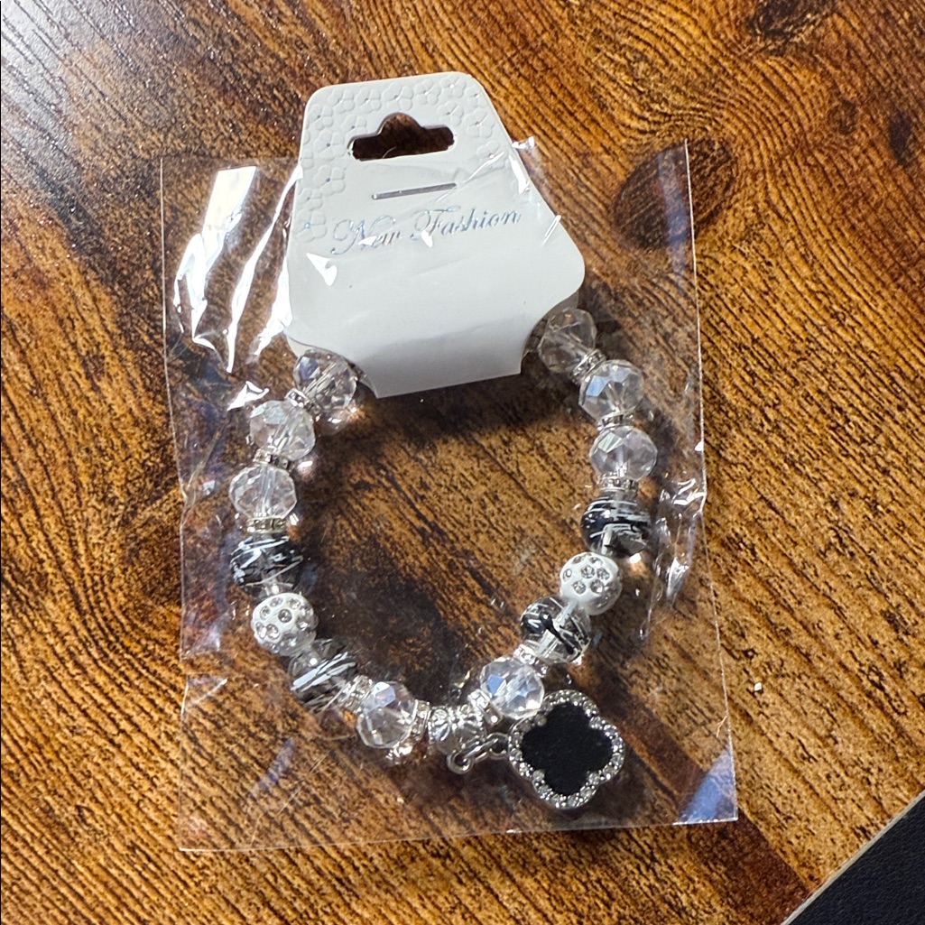 Elegant Black And Silver Bracelet B
